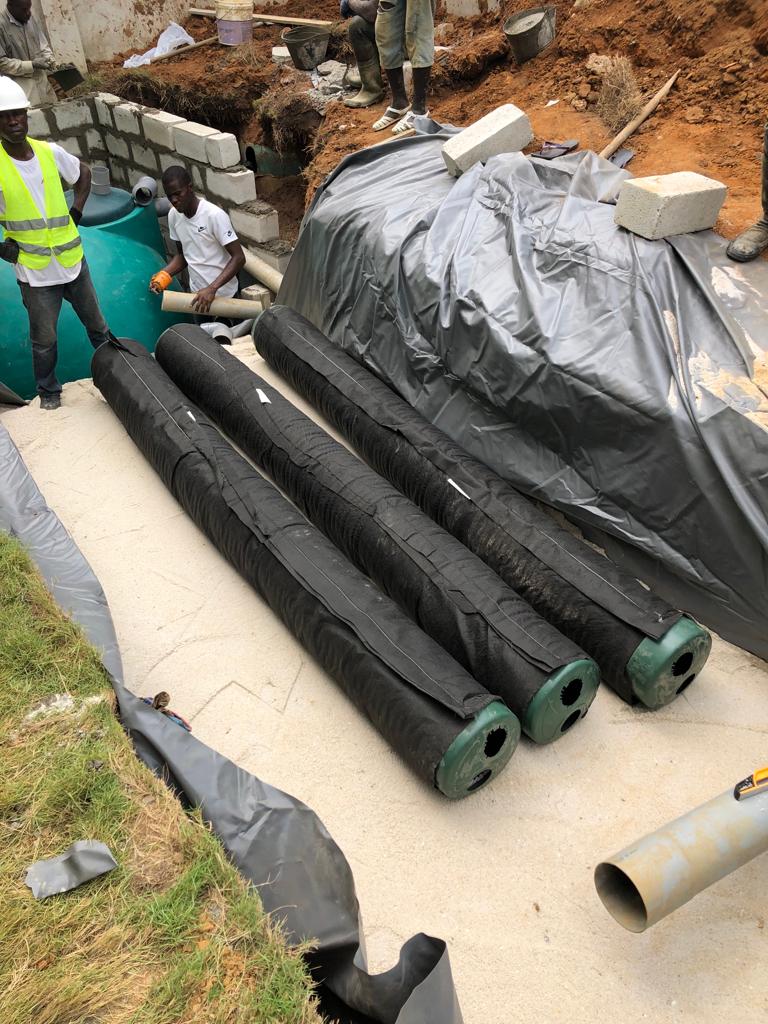 Installation du System O)) – conduites et géomembrane